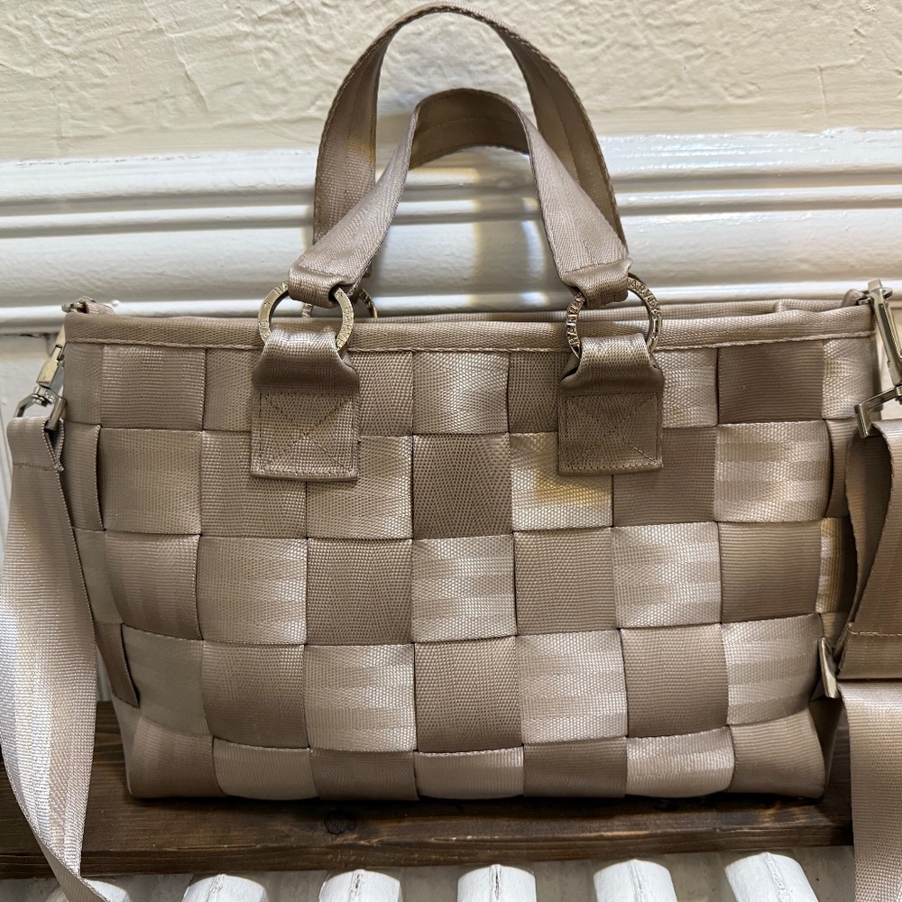 Harvey's Seatbelt Carriage Ring Tote With Star Bag Charm